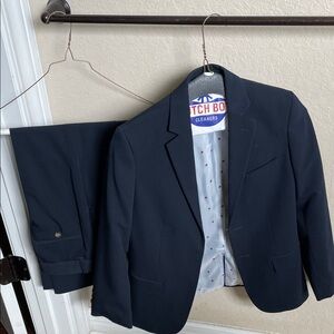 Tommy Hilfiger Dark Blue Boy’s Suit. Size 10 jacket and pants.